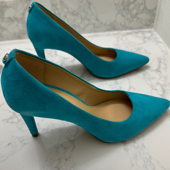 Michael Kors Women Dorothy Flex Suede Pointy Stiletto Dress Pump - Picture 1 of 5